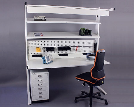 Flexiline workbench with electrical height adjustment