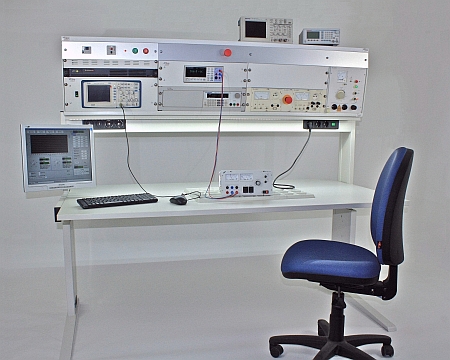 Flexiline Elektronik-Arbeitstisch höhenverstellbar mit 19" Geräte Konsole